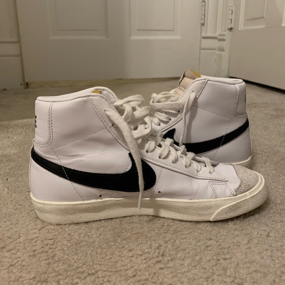 Nike Blazers - Picture 3 of 5